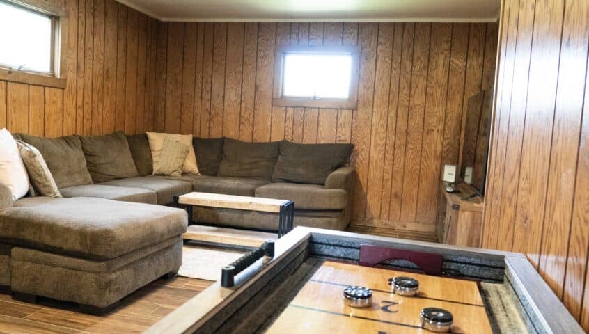 timber trail room groom room.